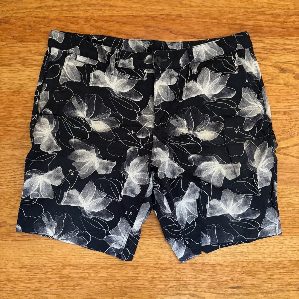 Armani Exchange Men’s 33 Slim Fit Black/Navy Blue Floral Patterned Shorts